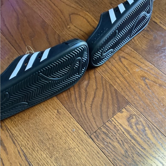 Adidas Adilette Clog. NWT. Womens 9 Men’s 8. - Picture 2 of 3